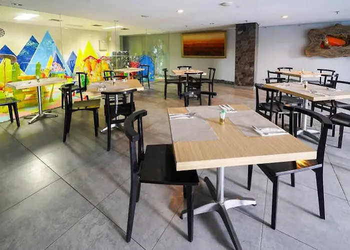 Brits Legian 酒店 塞米亚克